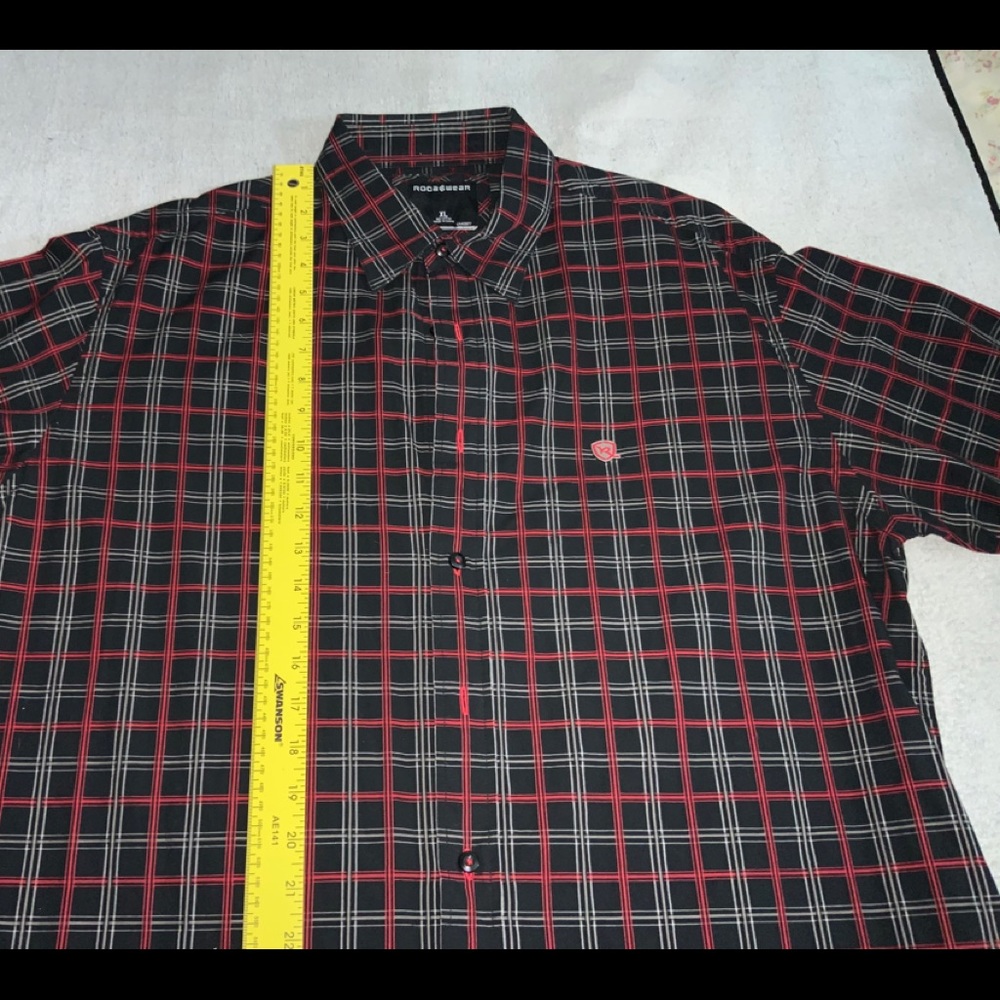 ROCAWEAR Short Sleeve Casual Dress Shirt Used Vin